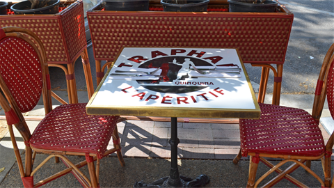 Outdoor dining seating